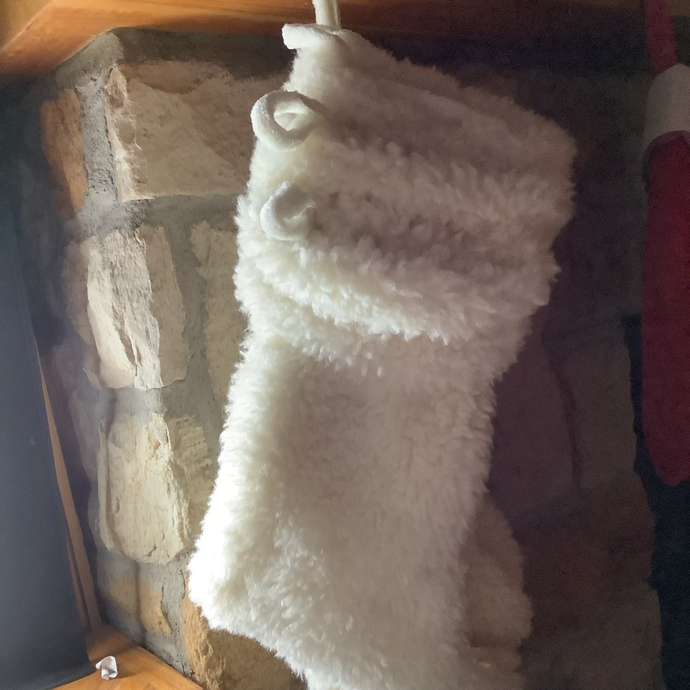 Four Tahari Fluffy White Christmas Stockings NWOT - Picture 3 of 12